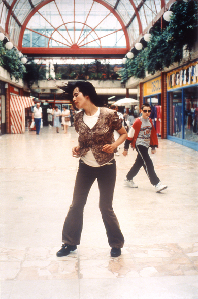 <p>Gillian Wearing, <em>Dancing in Peckham</em>, 1994</p>
