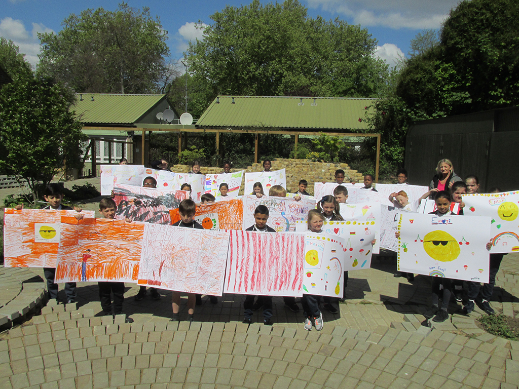 <p>St John’s Primary School working with artist Nicole Morris</p>