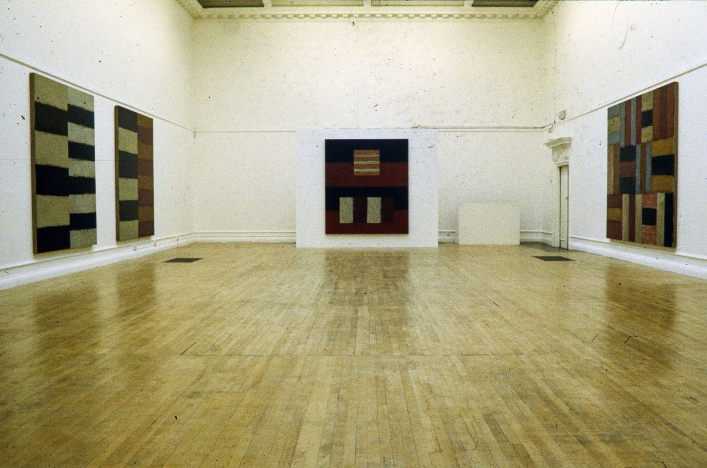Installation view of Sean Scully&#8217;s 1999 exhibition.
