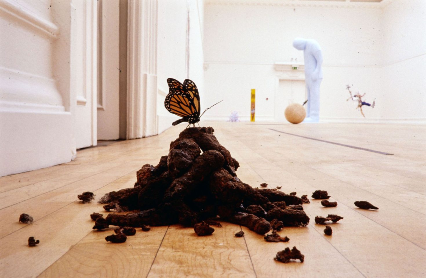 Installation view of Tom Friedman&#8217;s 2004 solo exhibition.
