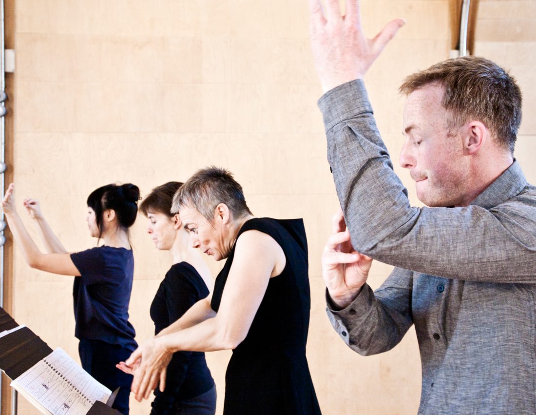 <p><em>A Series of Appointments</em>, by Siobhan Davies, for ROTOR 2010. Photo: Pari Naderi.</p>
