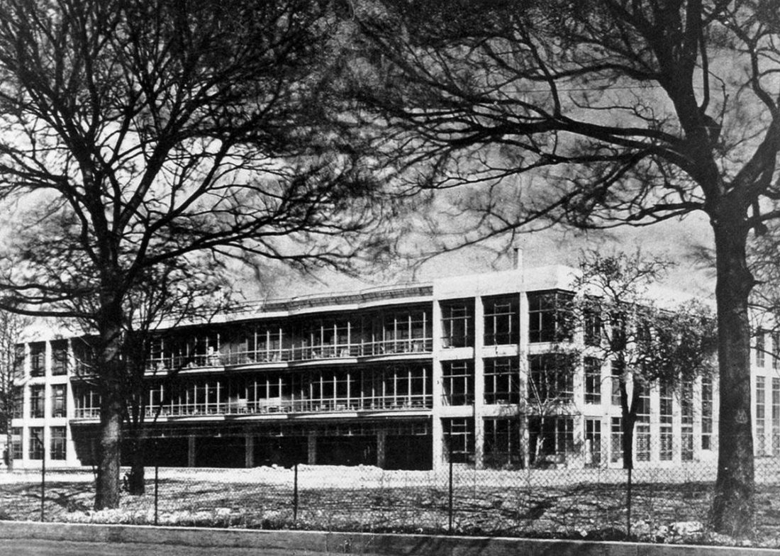 <p>The Pioneer Health Centre, designed by Sir Owen Williams, on St Mary&#8217;s Road</p>
