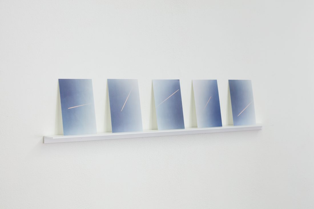 Ann Veronica Janssens – 5 lines of pink in the air, randomly, 2020