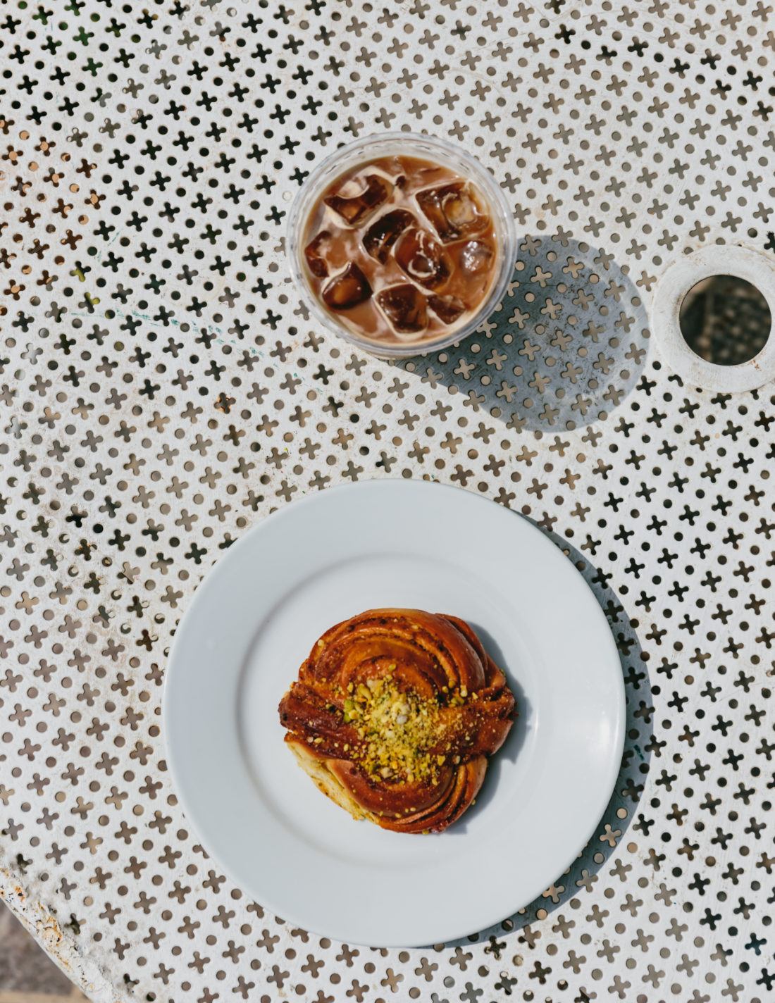 <p>Food and drink at South London Louie. Image courtesy Louie Louie</p>
