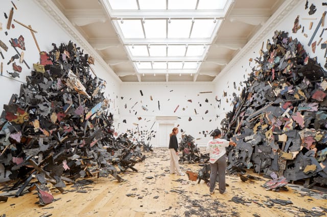 Members’ Exhibition Tour: Leonardo Drew & Museo Jumex